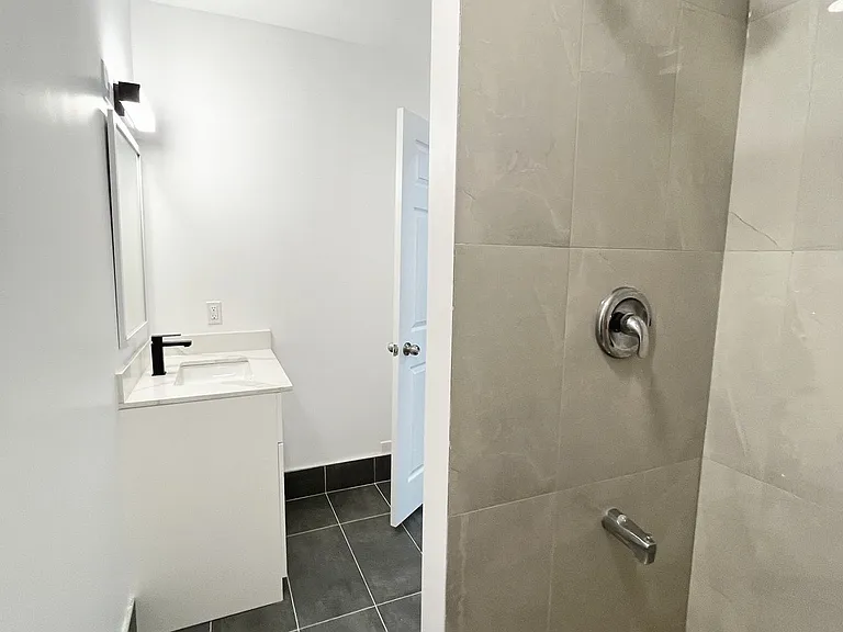 31 King St E #1 — Photo 14