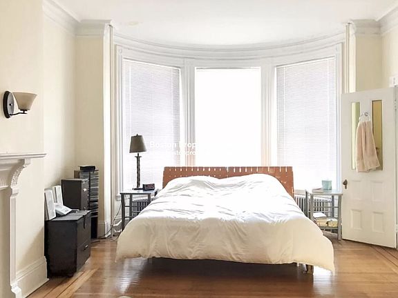 381 Commonwealth #6 Boston - Back Bay Unit Photo 2 (1)