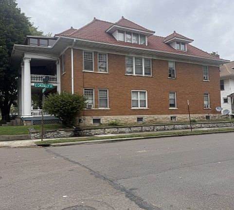 2nd image of 900 N Limestone St
