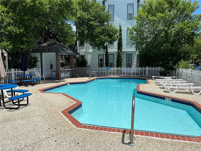 3201 Jade Ct #304 — Photo 32
