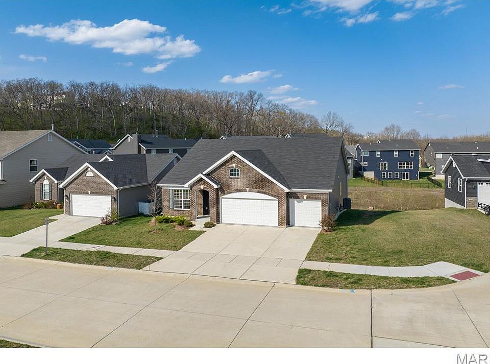 1st image of 689 Fox Creek Dr