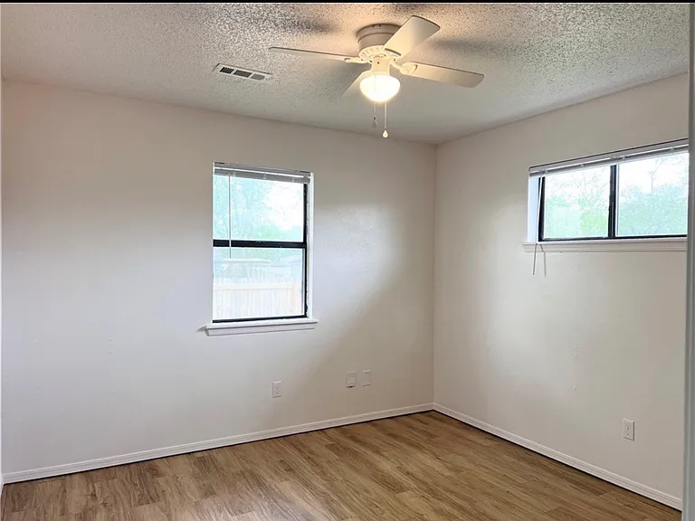 2018 W Olive St #2018 — Photo 8