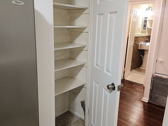 5th image of 1010 Arco Dr Floor 1