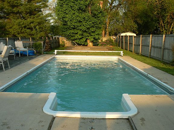 GORGEOUS POOL