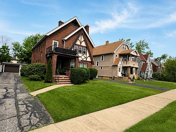 2nd image of 1492 Sherbrook Rd #Up