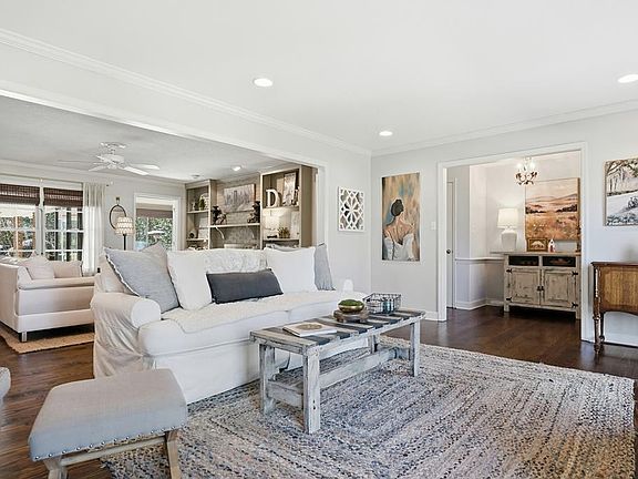 3rd image of 2200 Wycliff Ln