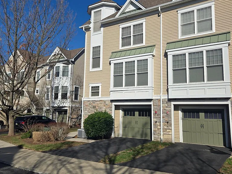 202 Cobblestone Dr — Photo 13