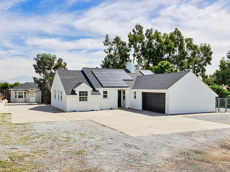 Summit Ln — Photo 1