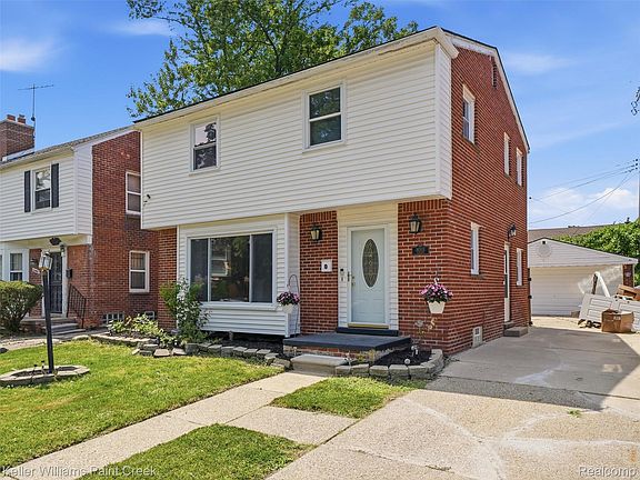 3rd image of 16501 Vaughan St