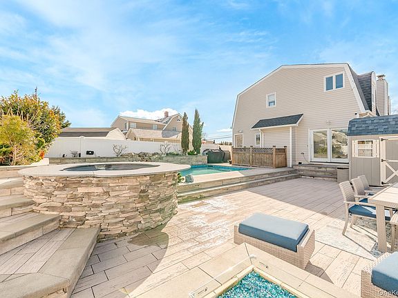 4th image of 2431 Riverside Drive