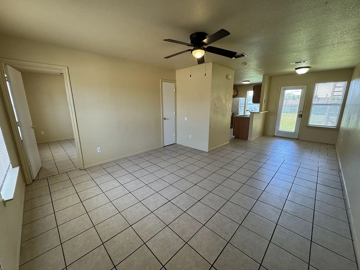 5702 Greengate Dr — Photo 2