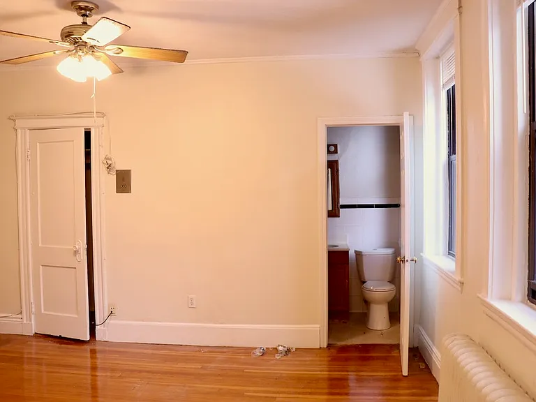 56 Queensberry St #9 — Photo 2
