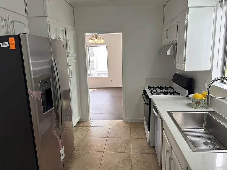 11831 Mayfield Ave #3 — Photo 17