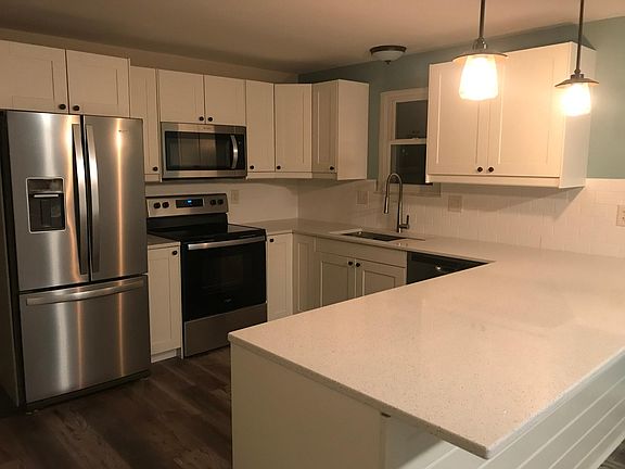 2nd image of 561 Bellaire Dr
