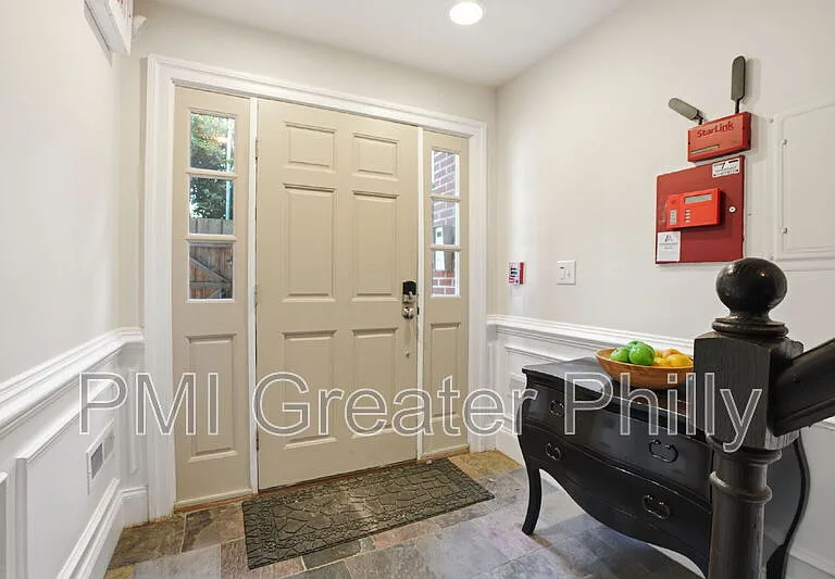 243 Montrose St #103 — Photo 3