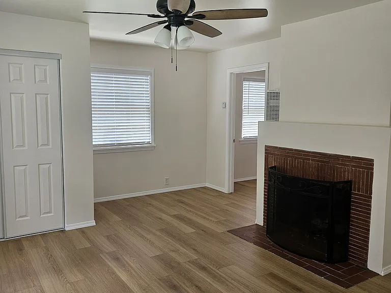 2034 Chestnut Ave — Photo 2