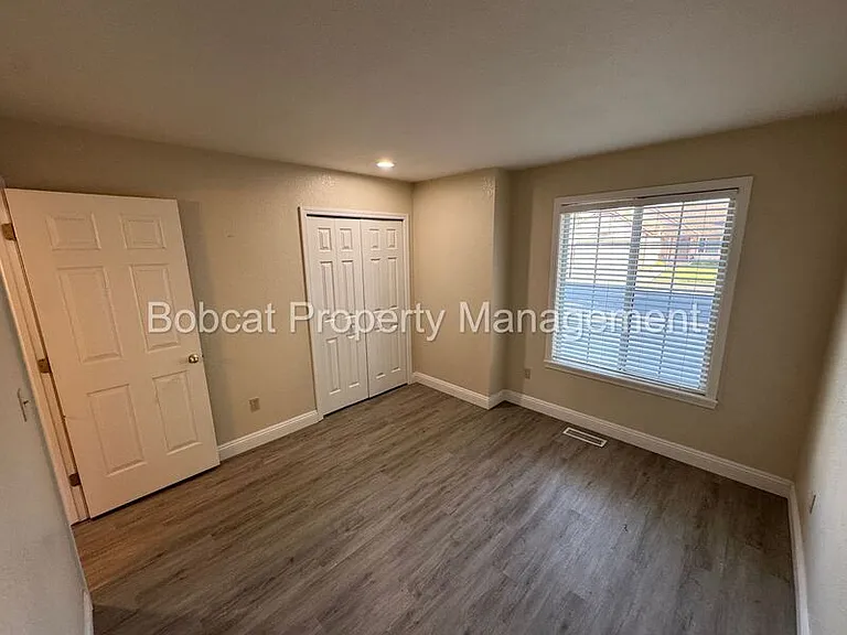 426 Springview Dr — Photo 15