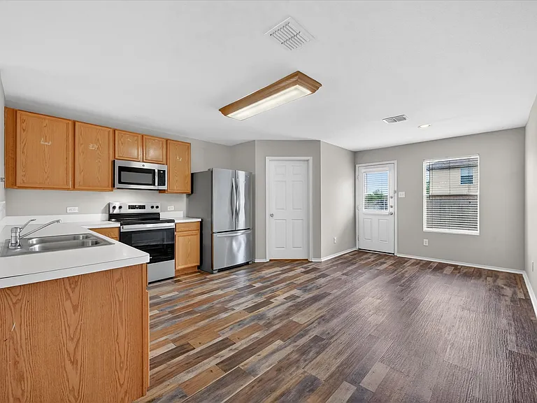 1201 Lambert Dr — Photo 7