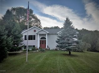 8697 Rolling Acres NE, Rockford, MI 49341