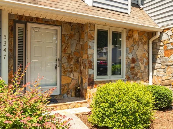 5347 Summit Heights Dr, Winston Salem, NC 27104