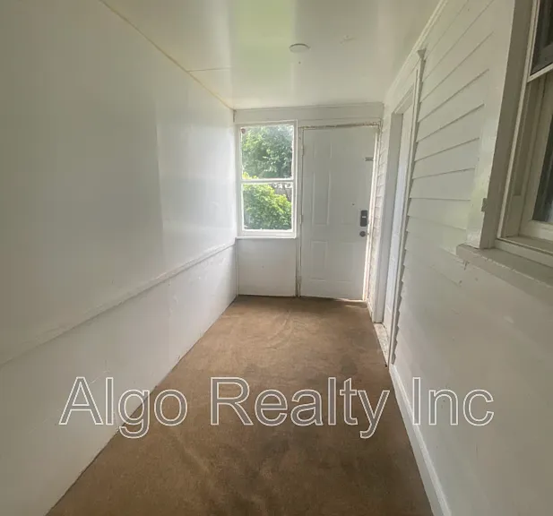 2117 Ilion Ave N — Photo 10