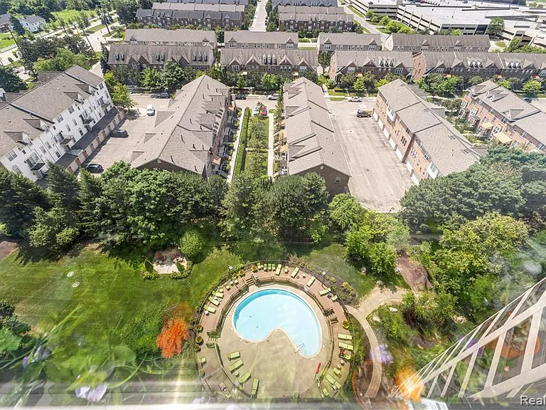 5000 Town Ctr — Photo 43