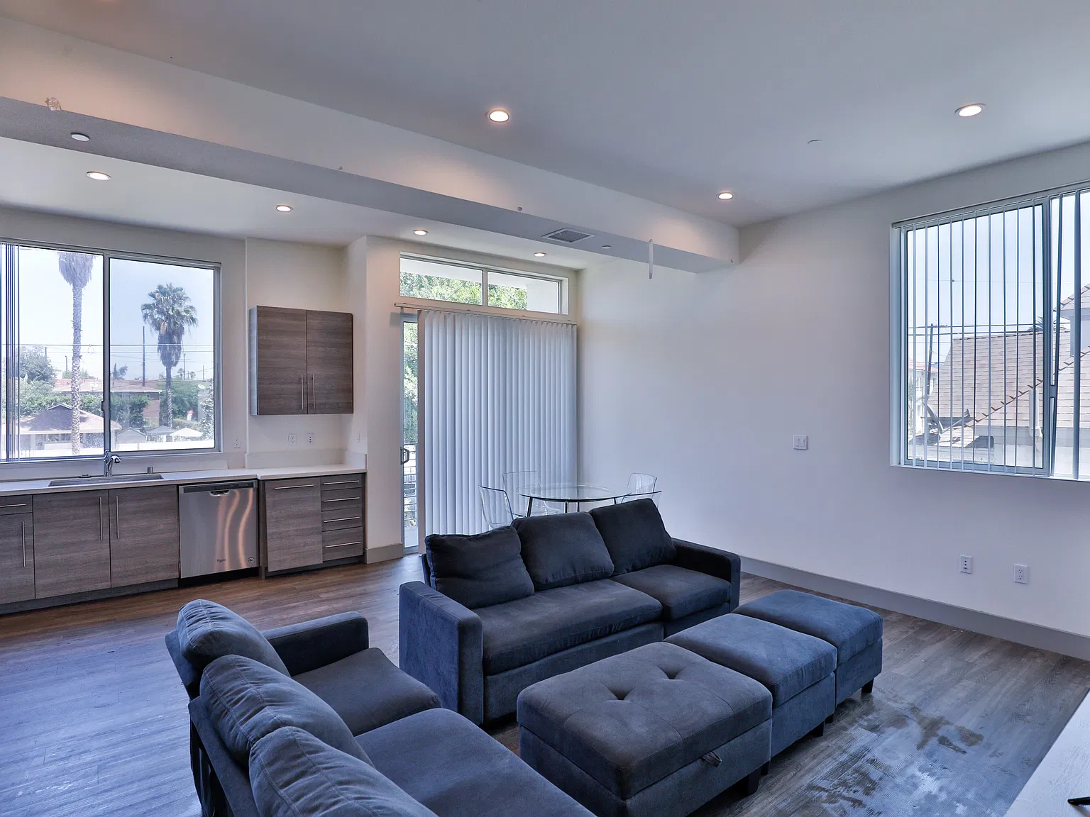 9 bed, 3130 sqft, $8,500 — Photo 4