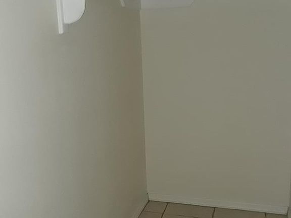 4th image of 702 Sonesta Dr APT G