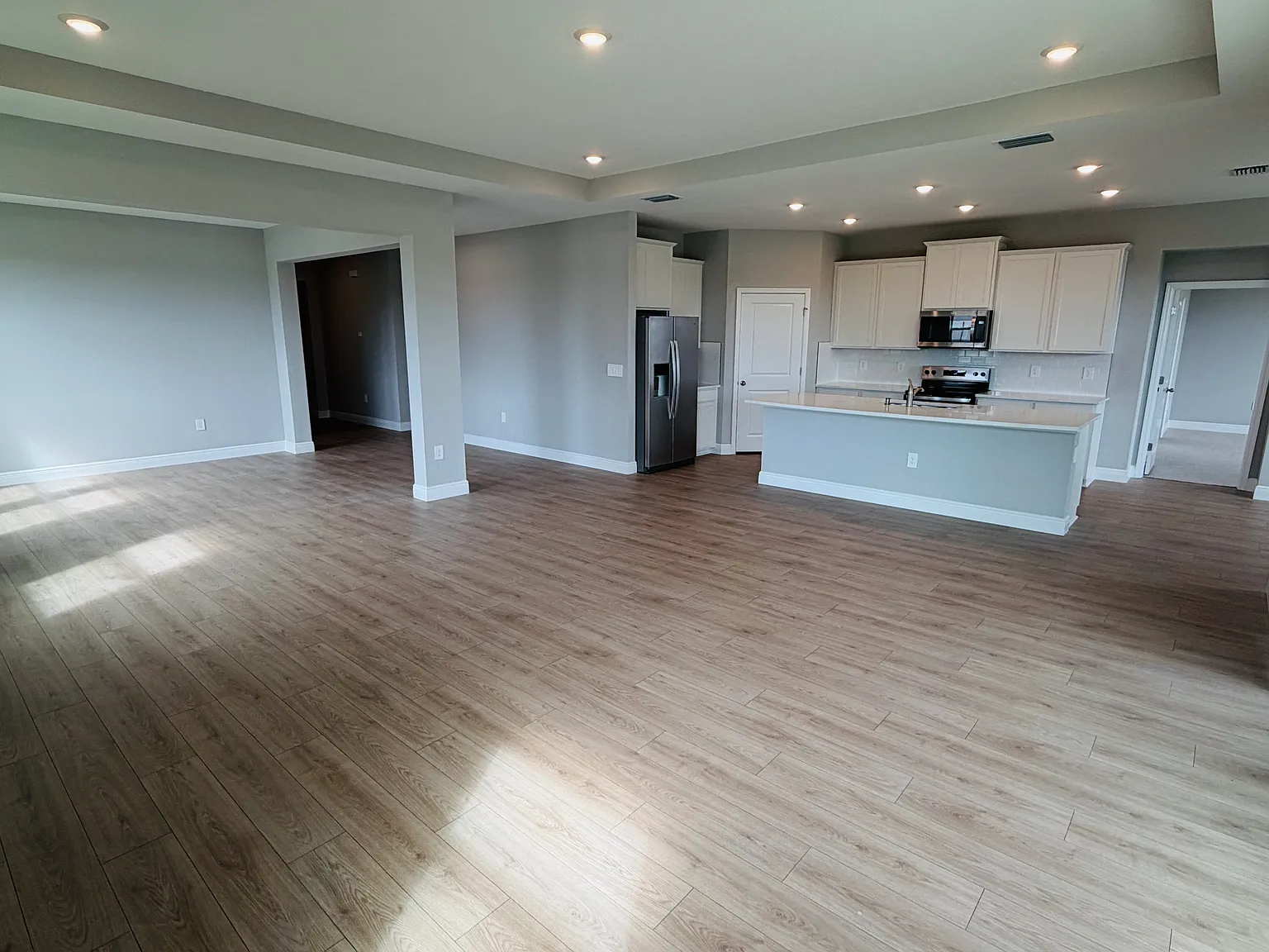 4 bed, 2794 sqft, $3,450 — Photo 4