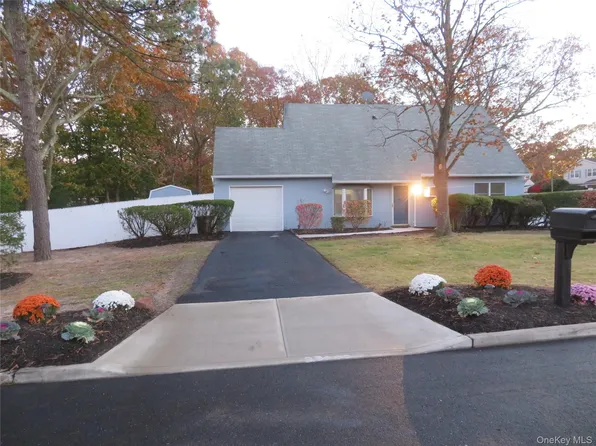 688 Hawkins Road E, Coram, NY 11727