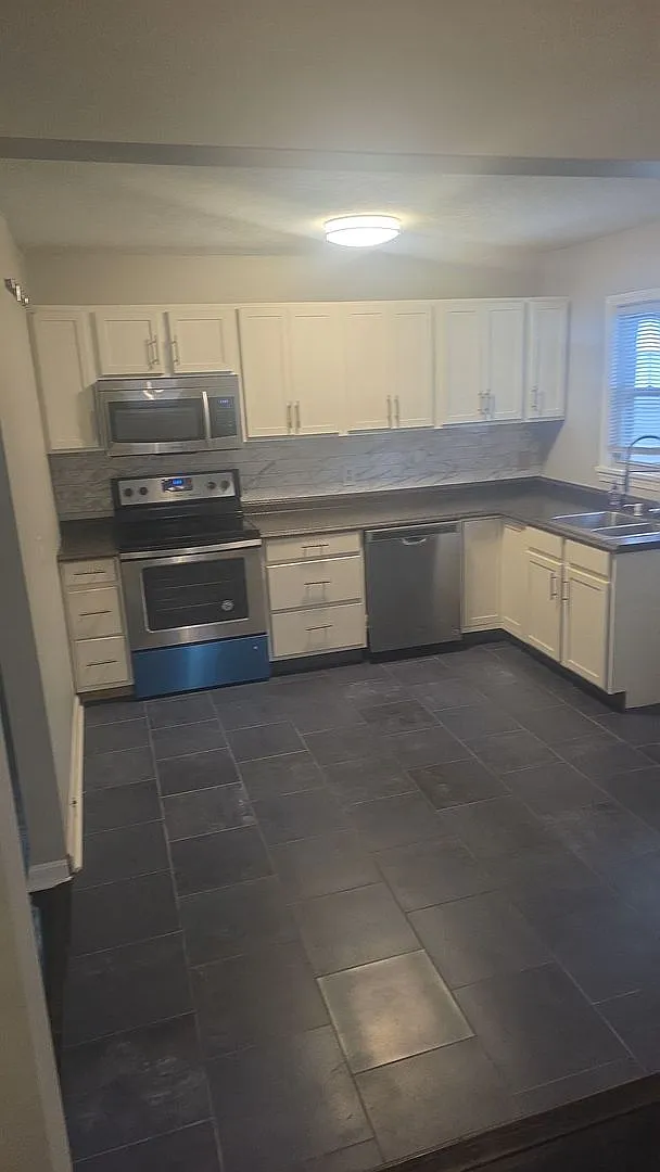 Cute 3BR, 2 BA home in Valley station — Photo 3