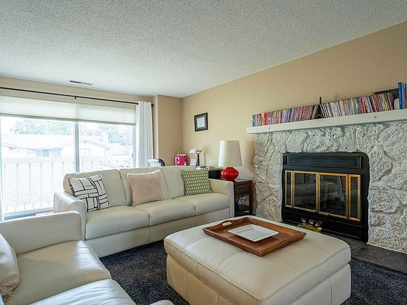 4th image of 560 Spengler St Unit M