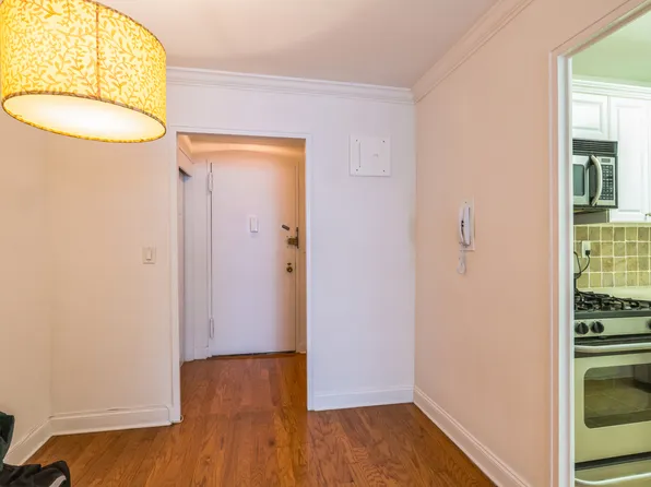 520 East 72nd Street image 9 of 12