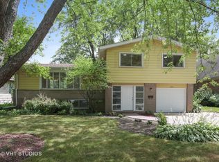 685 Indian Hill Rd, Deerfield, IL 60015