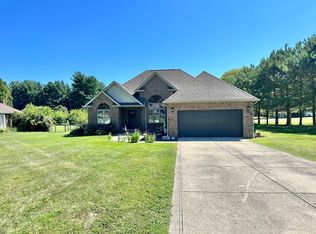 279 Whispering Pine Dr, Martinsville, IN