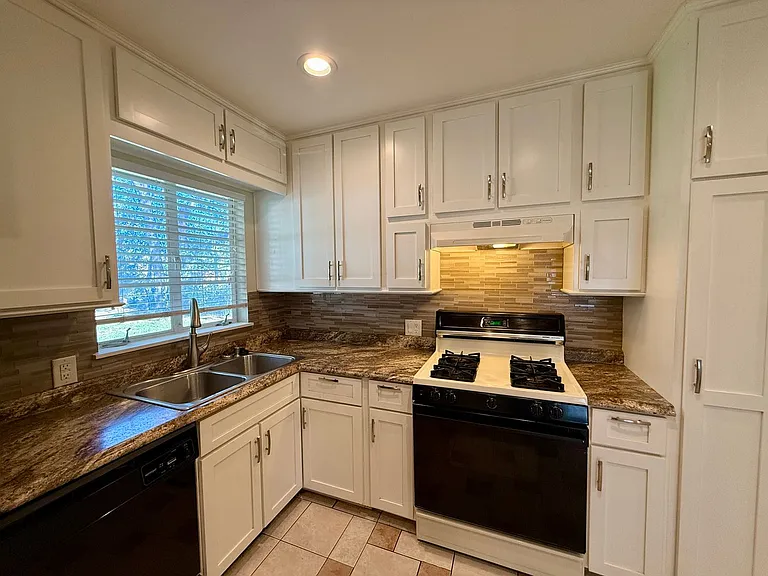612 Hammack Dr — Photo 9