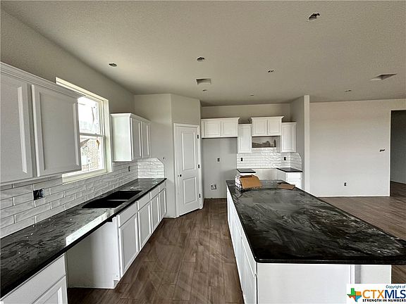 5th image of 3013 Hedwig St