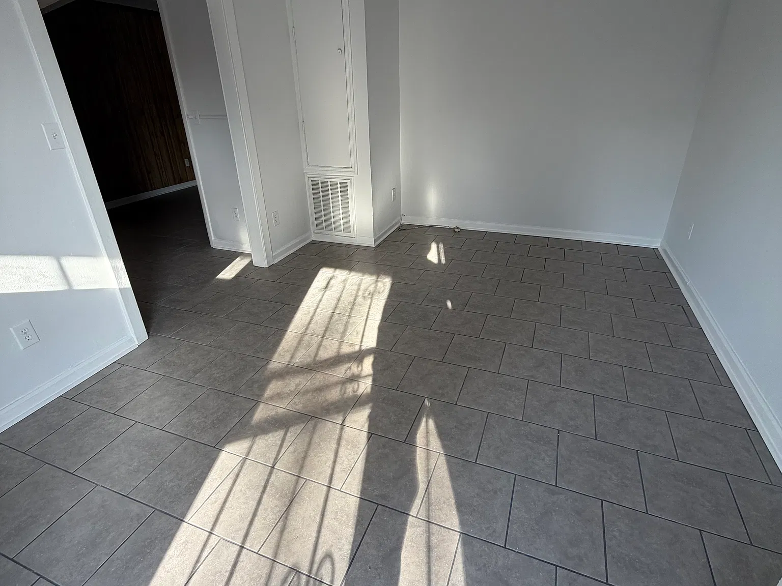 1037 10th Ave — Photo 3
