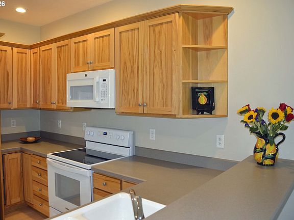 4th image of 814 Henderson Rd