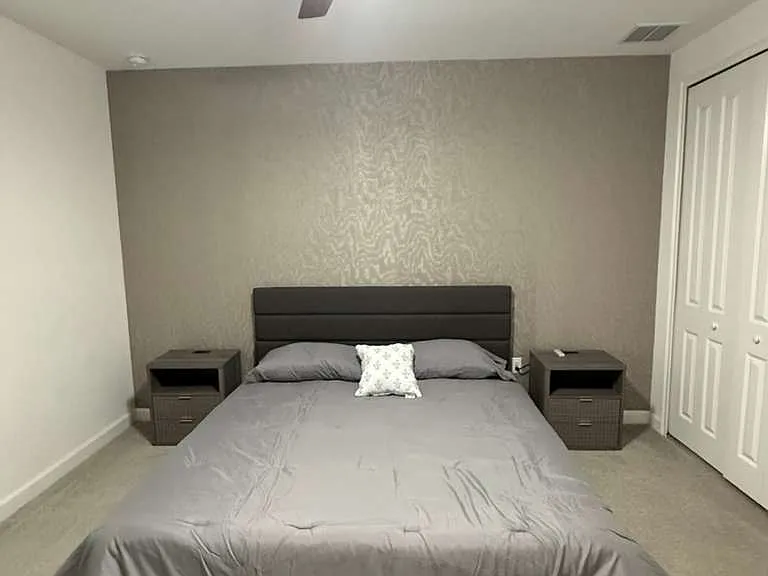 Main room. Includes blackout blind, king bed with matress, one big closet and one walking closet, two nightstands, and desk with chair. 
This room has a private bathroom with two washbasins.