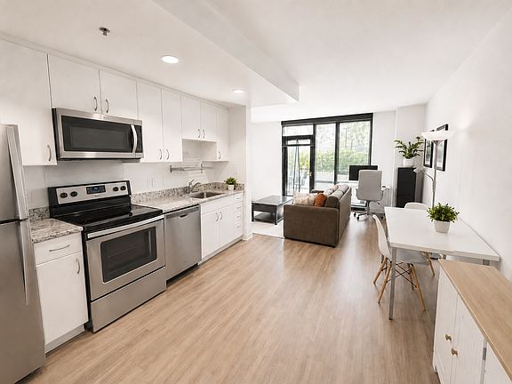 3rd image of 250 King St Unit 438