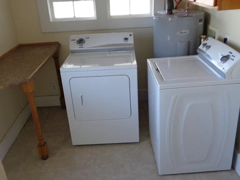 320 E Hickory St — Photo 10