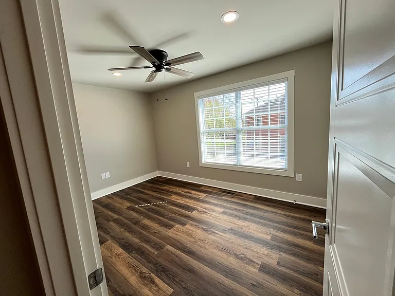 82 Saint James Ct — Photo 25