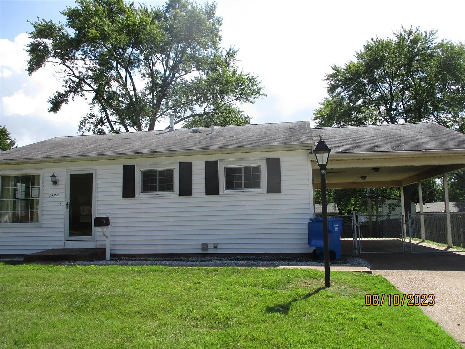 2420 Hawthorne Manor Dr photo 1