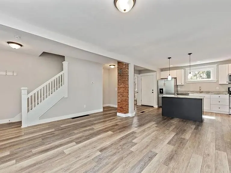 6105 Bramble Ave — Photo 2