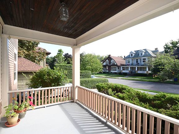 2nd image of 388 Crescent Ave