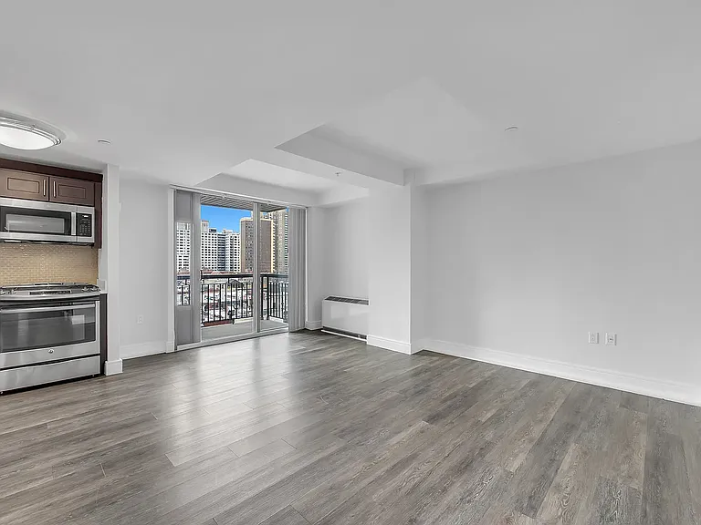 354 E 91st St #1401 — Photo 2