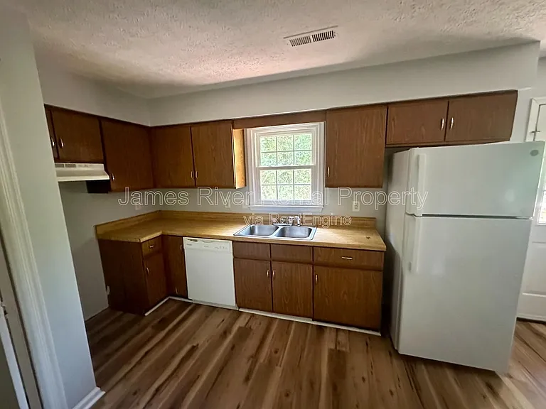 105 Daniel St #C — Photo 1