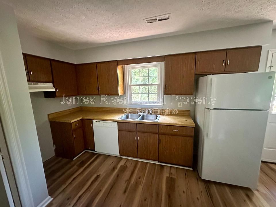1st image of 105 Daniel St APT C