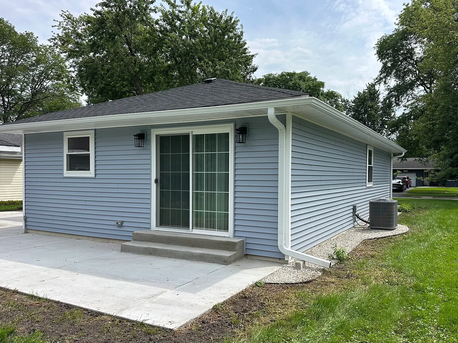 3 bed, 1350 sqft, $3,350 — Photo 2